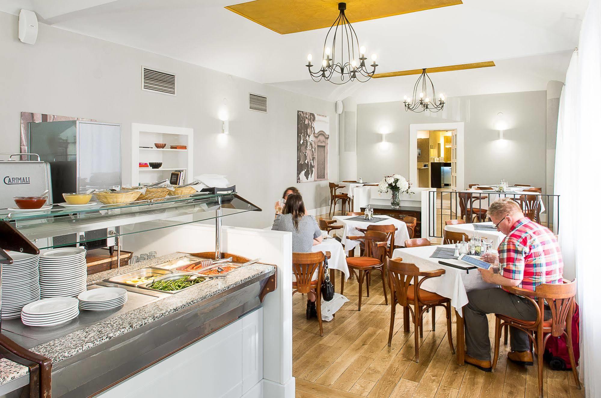 U Tří Korunek Hotel 3*